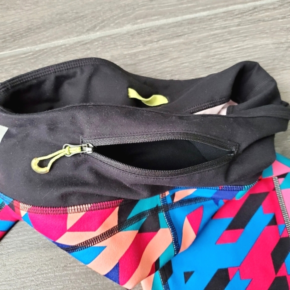 Zella Red, Blue & Black Geo Print Athletic Active Workout Capris - Sz XS - Picture 3 of 14